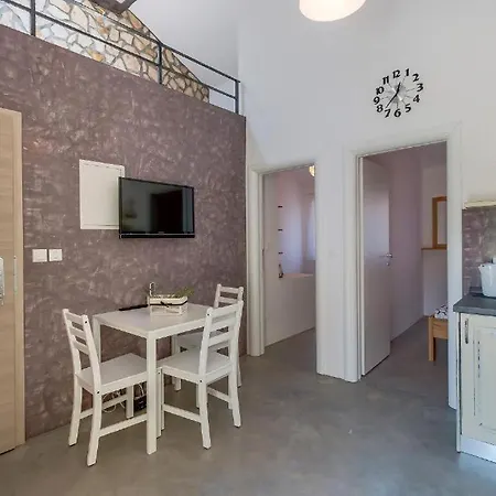 Linde Apartment Nerezine