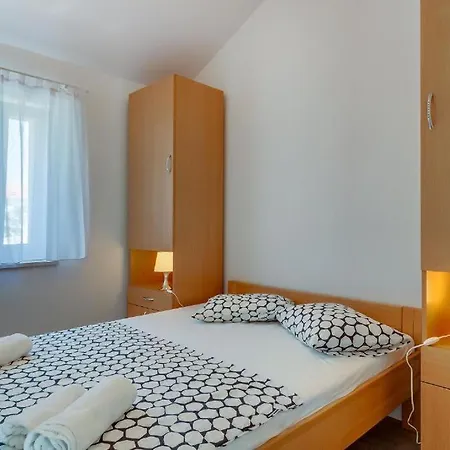 Linde Apartament Nerezine